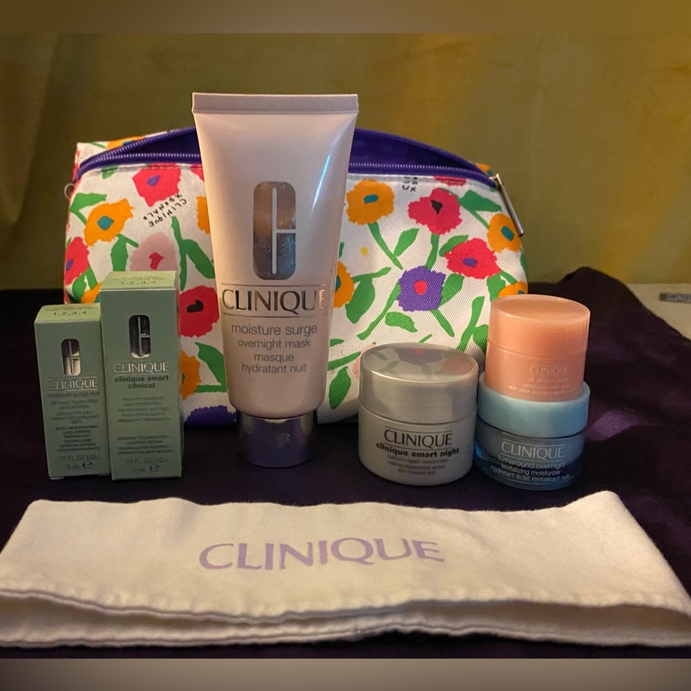 NWT Clinique Moisture Care includes all day and night care for the perfect skin - Picture 1 of 7